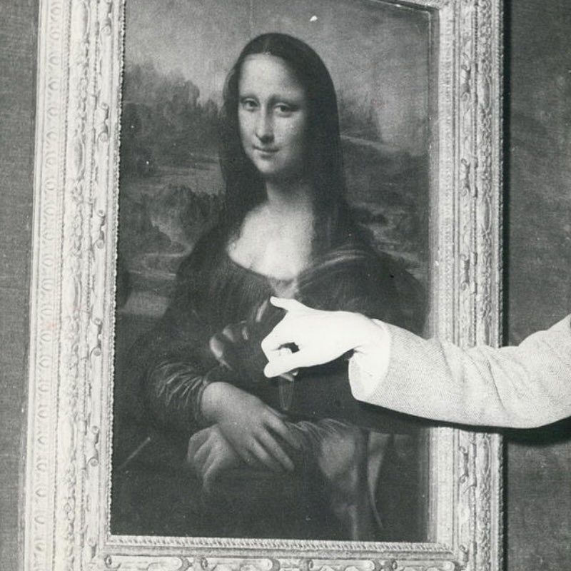 Mona Lisa Stone Attack