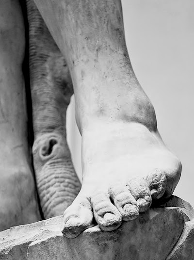 Michelangelo's David Toe Damage